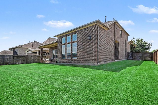 641 Kickapoo Court, Webster, TX 77598