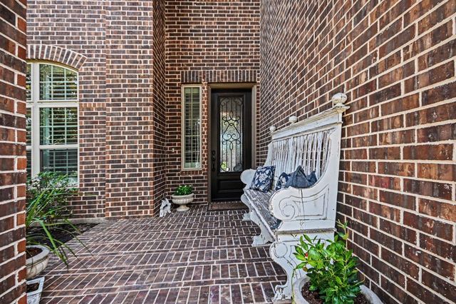 641 Kickapoo Court, Webster, TX 77598