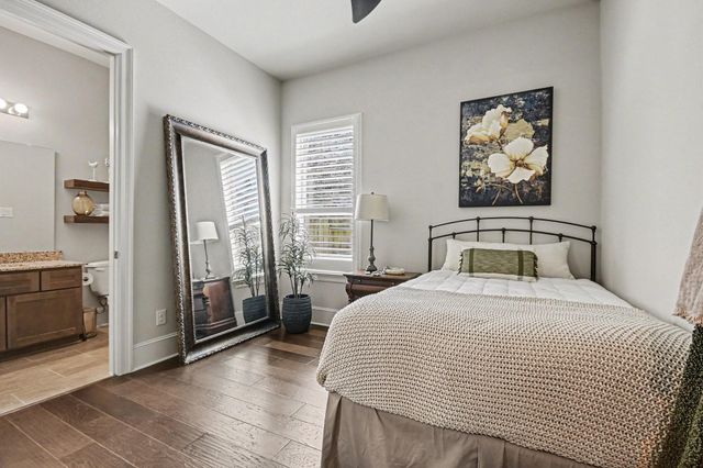 641 Kickapoo Court, Webster, TX 77598