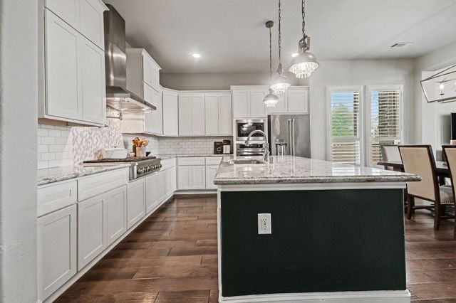 641 Kickapoo Court, Webster, TX 77598