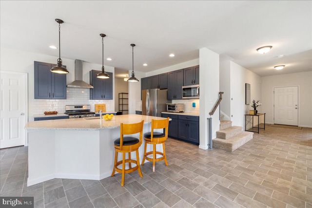 1083 SMYTH LN, Pennsburg, PA 18073