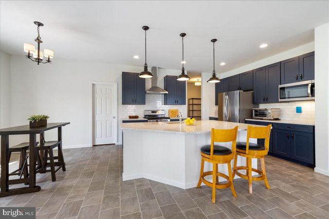 1083 SMYTH LN, Pennsburg, PA 18073