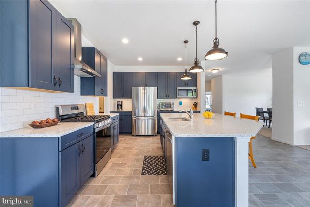 1083 SMYTH LN, Pennsburg, PA 18073