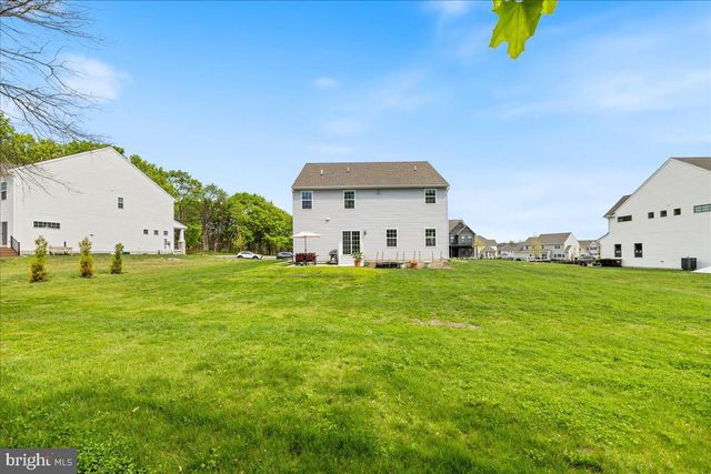 1083 SMYTH LN, Pennsburg, PA 18073