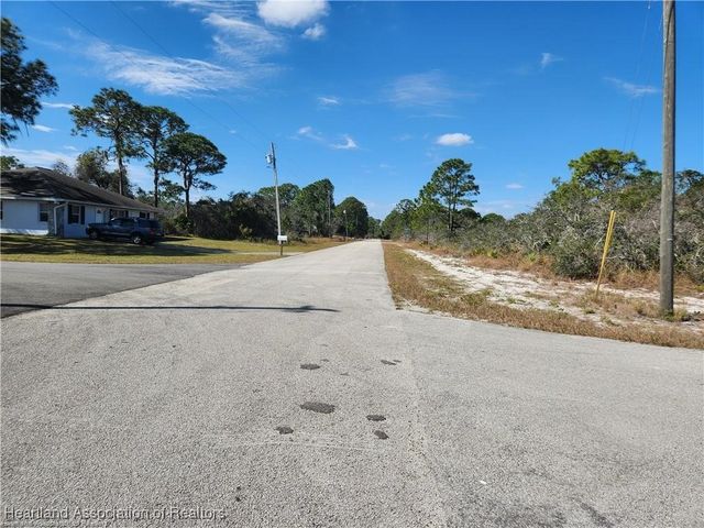 433 Buccaneer Street NW, Lake Placid, FL 33852