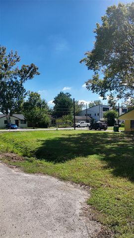 6802 England Street, Houston, TX 77021