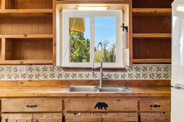 106 Anaya Road, Tijeras, NM 87059