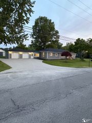 163 E Sterns Road, Temperance, MI 48182