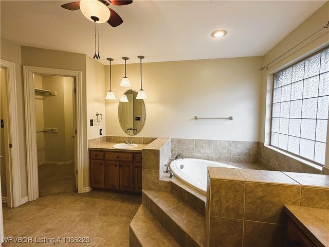 2117 Parkway Circle, Van Buren, AR 72956