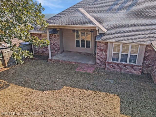 2117 Parkway Circle, Van Buren, AR 72956