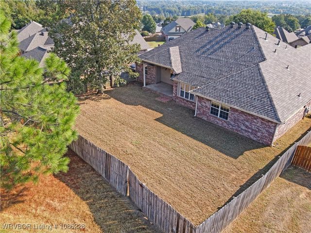 2117 Parkway Circle, Van Buren, AR 72956