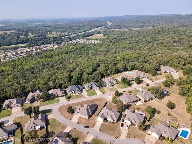 2117 Parkway Circle, Van Buren, AR 72956
