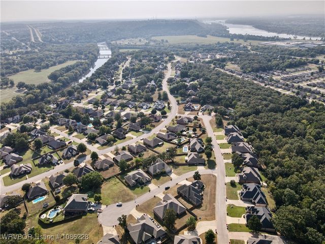 2117 Parkway Circle, Van Buren, AR 72956