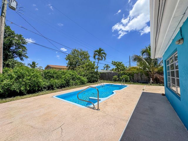 1326 Lake Erie Drive, Lake Worth, FL 33461