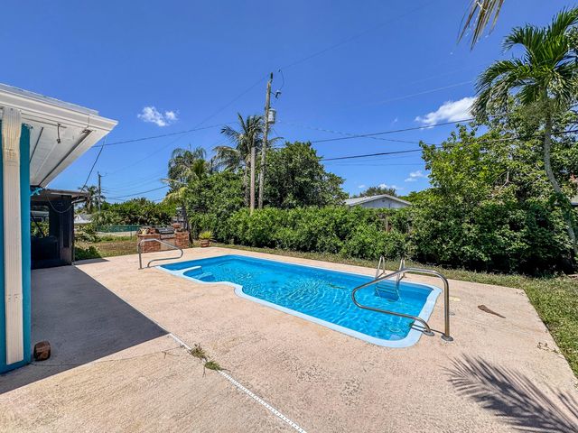 1326 Lake Erie Drive, Lake Worth, FL 33461