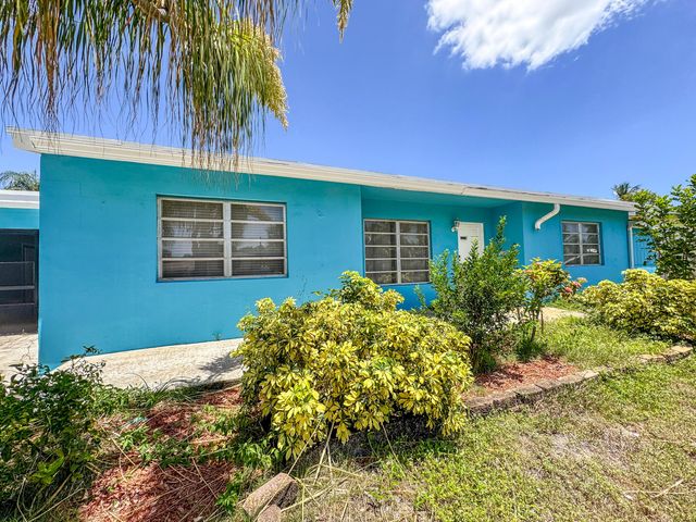 1326 Lake Erie Drive, Lake Worth, FL 33461