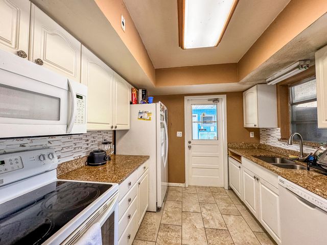 1326 Lake Erie Drive, Lake Worth, FL 33461