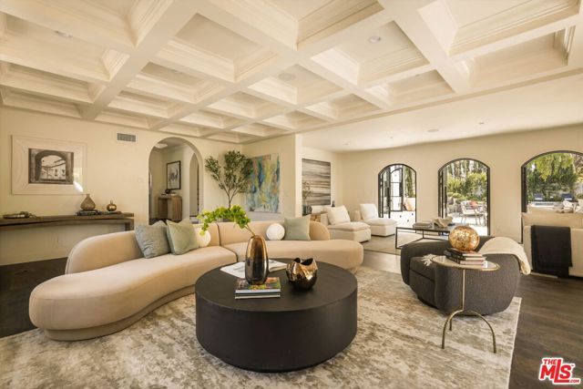 134 N Mccadden Place, Los Angeles, CA 90004