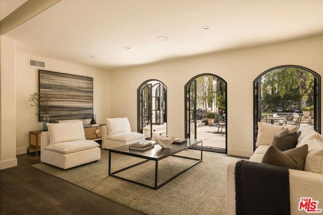 134 N Mccadden Place, Los Angeles, CA 90004