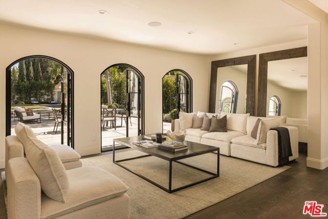 134 N Mccadden Place, Los Angeles, CA 90004