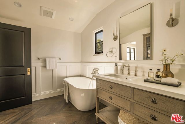 134 N Mccadden Place, Los Angeles, CA 90004