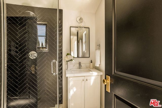 134 N Mccadden Place, Los Angeles, CA 90004