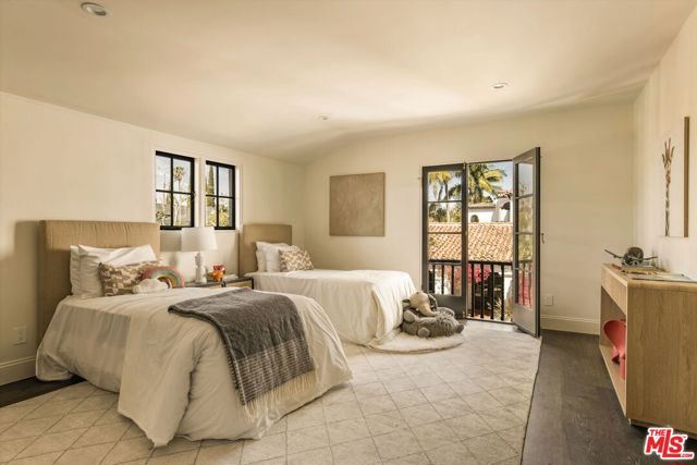 134 N Mccadden Place, Los Angeles, CA 90004