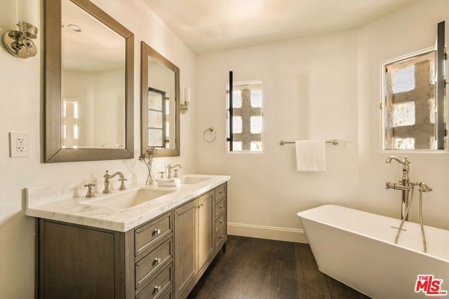 134 N Mccadden Place, Los Angeles, CA 90004