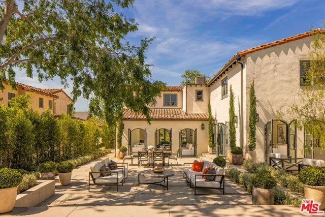 134 N Mccadden Place, Los Angeles, CA 90004