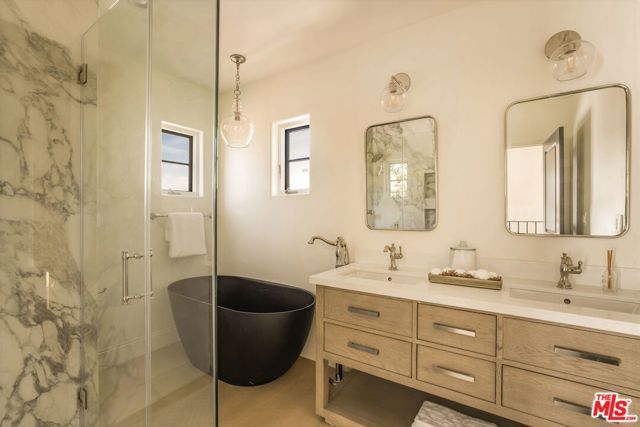 134 N Mccadden Place, Los Angeles, CA 90004