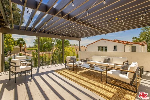 134 N Mccadden Place, Los Angeles, CA 90004