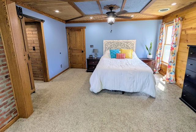 708 Highland Ave, Salina, KS 67401