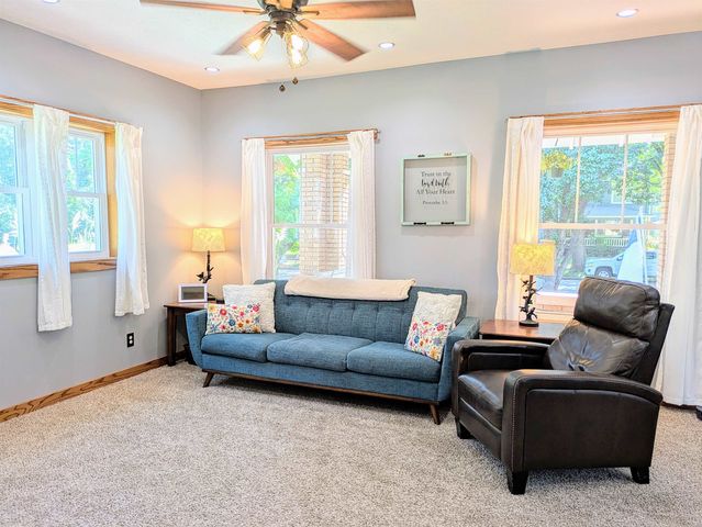 708 Highland Ave, Salina, KS 67401