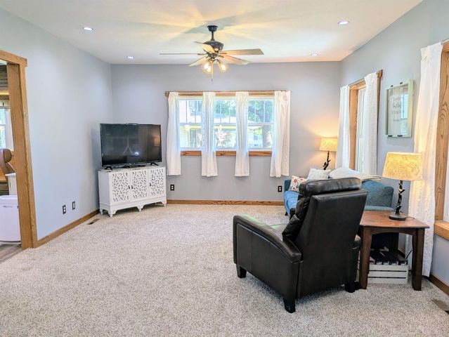 708 Highland Ave, Salina, KS 67401