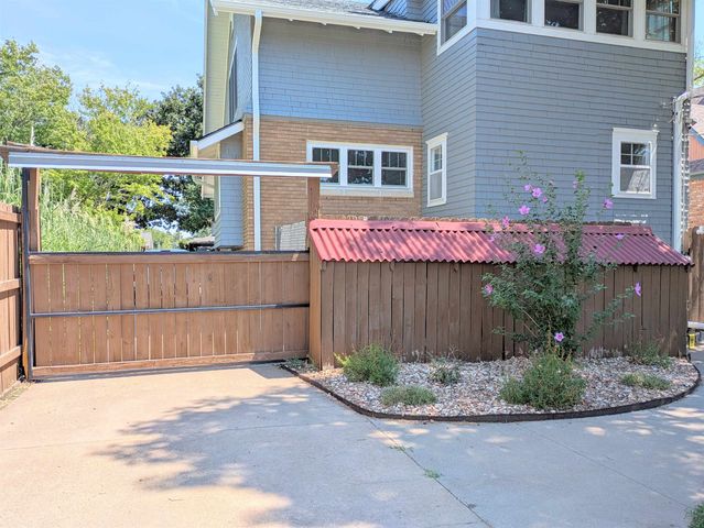 708 Highland Ave, Salina, KS 67401