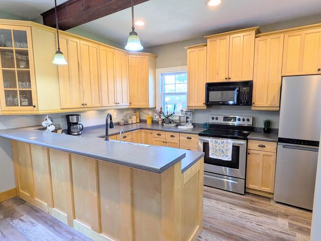 708 Highland Ave, Salina, KS 67401