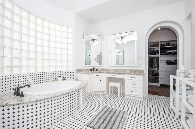 19 Clear Springs Court, Sugar Land, TX 77479