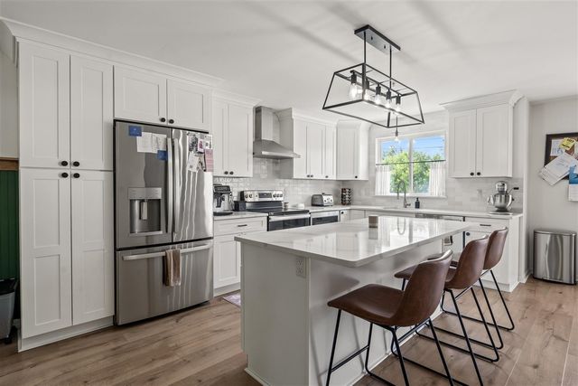 1097 Ann Arbor Road, Plymouth, MI 48170