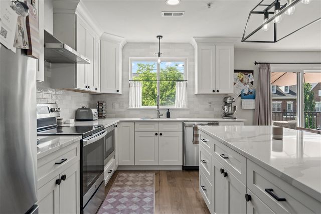 1097 Ann Arbor Road, Plymouth, MI 48170