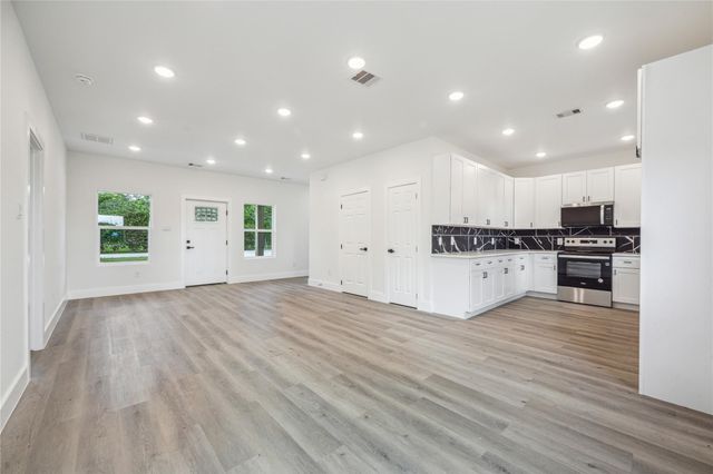 3704 Avenue S E, Santa Fe, TX 77510