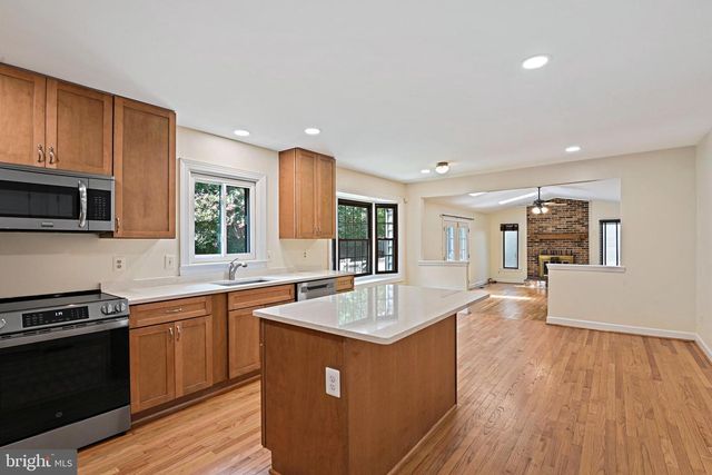 9404 GOLDFIELD LN, Burke, VA 22015