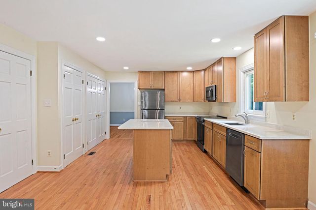 9404 GOLDFIELD LN, Burke, VA 22015