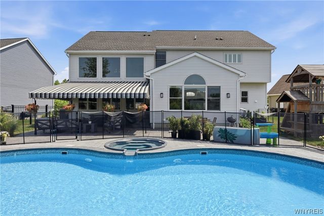 14 Silent Meadow Lane, Lancaster, NY 14086