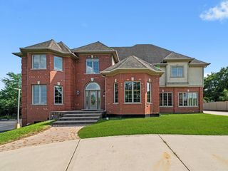 8841 W 100th Place, Palos Hills, IL 60465