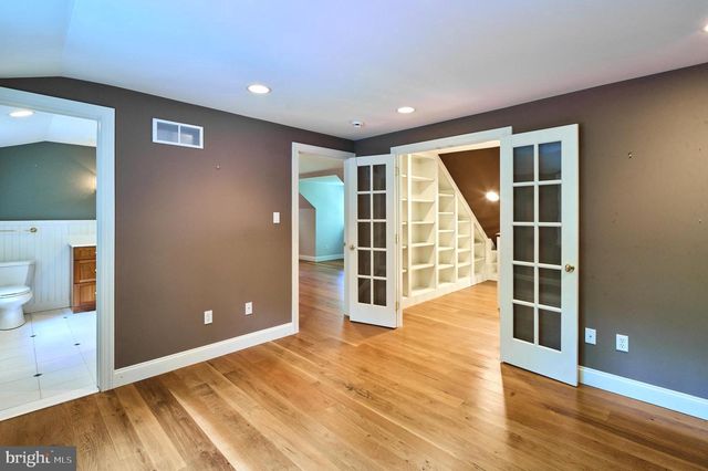 1045 LOWER PINE CREEK RD, Chester Springs, PA 19425