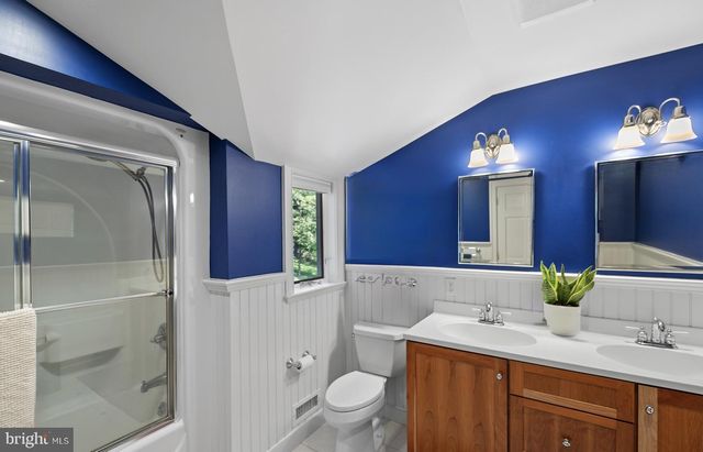 1045 LOWER PINE CREEK RD, Chester Springs, PA 19425