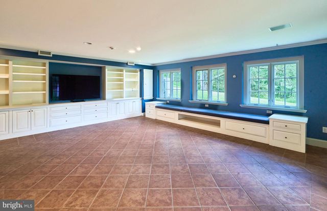 1045 LOWER PINE CREEK RD, Chester Springs, PA 19425