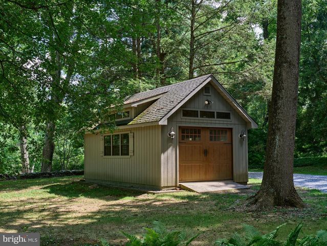 1045 LOWER PINE CREEK RD, Chester Springs, PA 19425