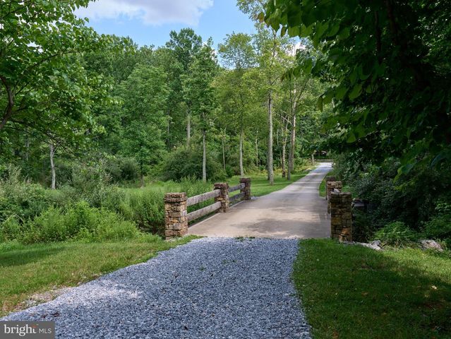 1045 LOWER PINE CREEK RD, Chester Springs, PA 19425