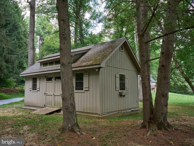 1045 LOWER PINE CREEK RD, Chester Springs, PA 19425